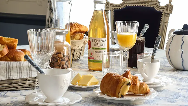 Domaine-pouzelande-perigord-chambres-d'hotes---petit-déjeuner