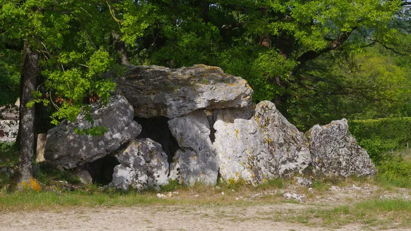 Dolmen_Nojals2