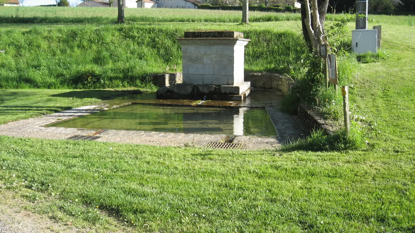 Douchapt - fontaine