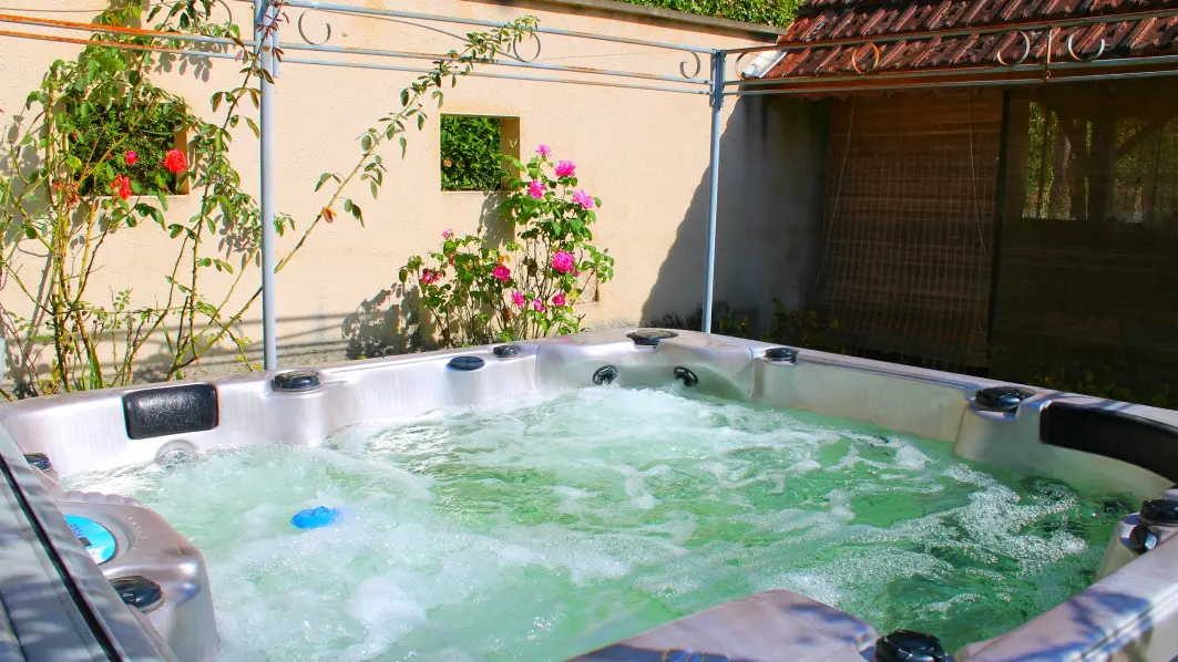 ETAPE PERIGORDINE -gite  2 à 4 pers - jacuzzi - entre sarlat et rocamadour (23.)