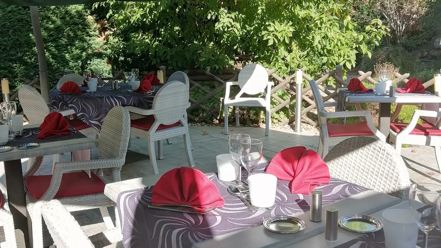 Eclade-restaurant-terrasse