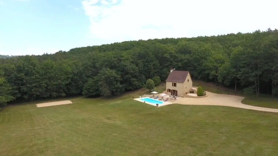 FONCHAVE - piscine privée - isolée - vallée vézère - lascaux..