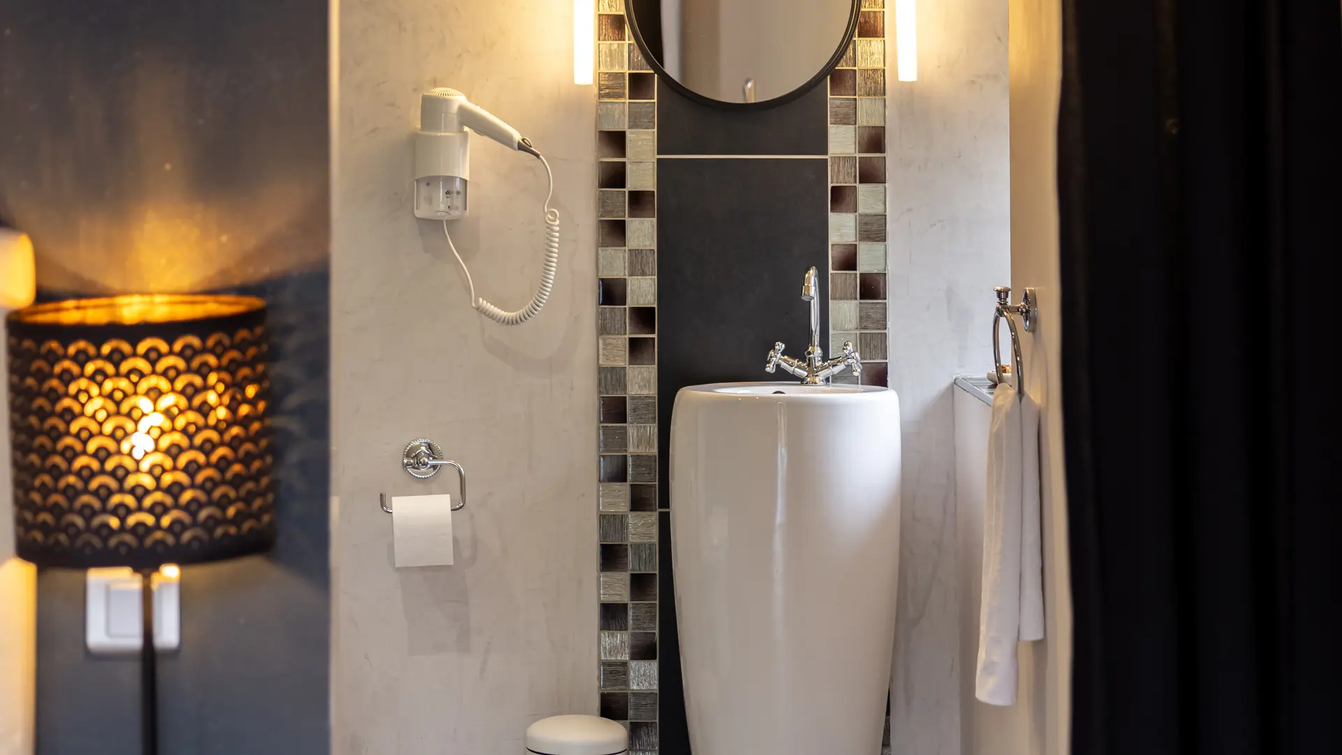 Ô-Délices-de-la-Monnerie-Issac-salle-de-bain-tourisme-vallée-isle
