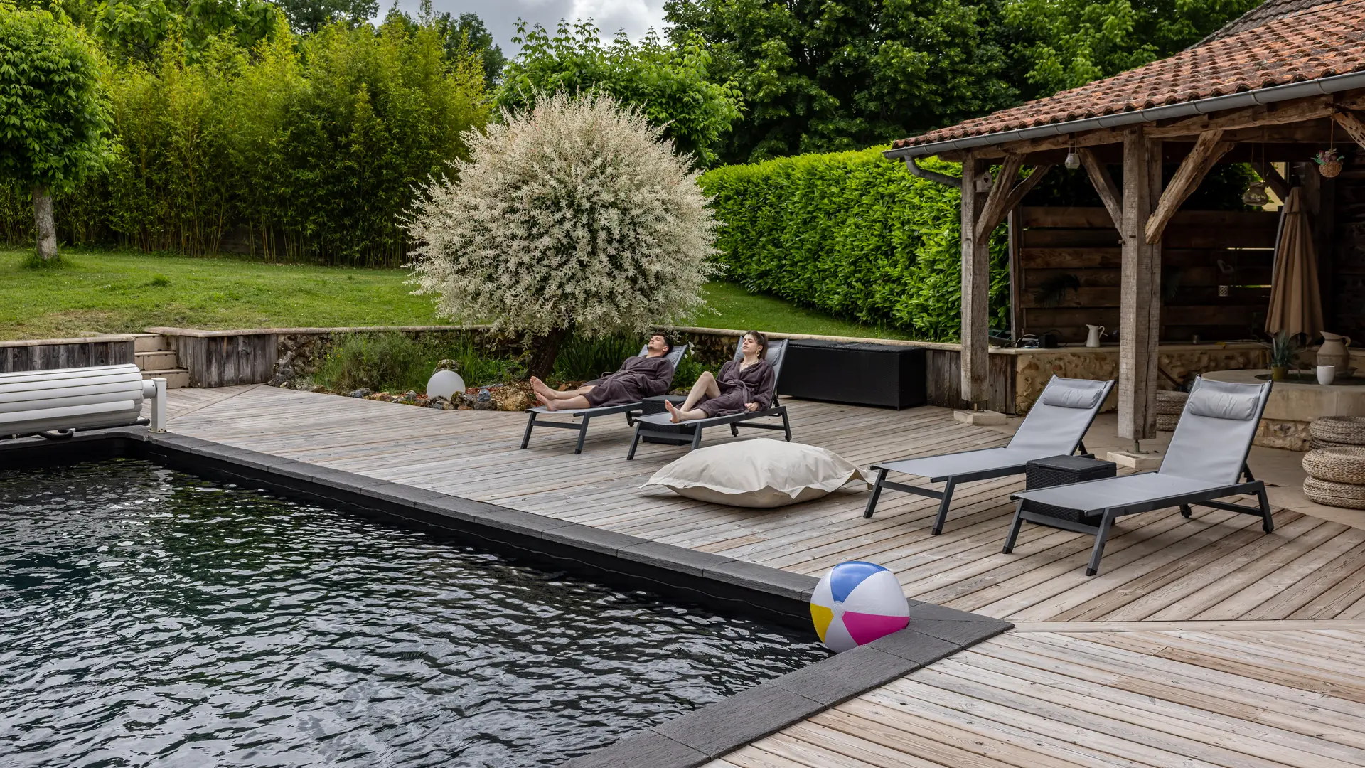 Ô-Délices-de-la-Monnerie-Issac-piscine-tourisme-vallée-isle