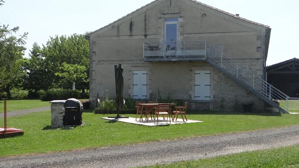 Salon de jardin et gîte