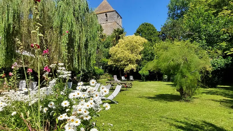 Gîte-Michel-St-Méard-parc-vue-clocher