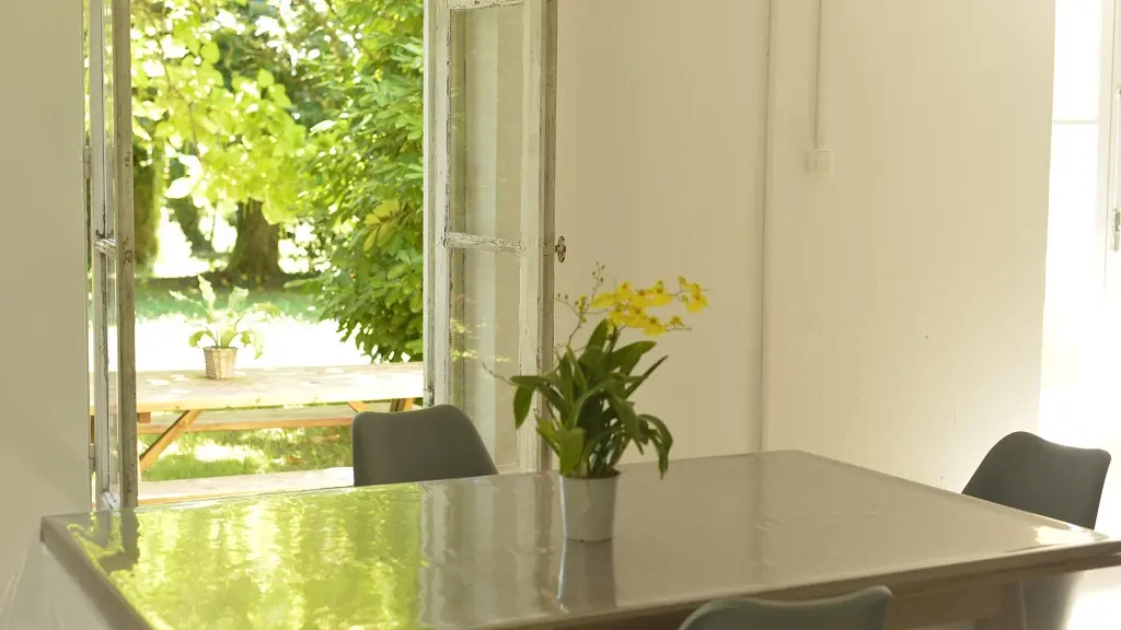 Gîte-Aux-Petites-Pourcauds-espace-repas-intérieur2-gîte-du-pignon