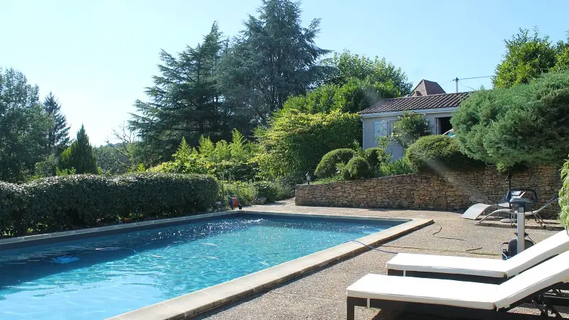 Gite-Emeraude-piscine-a-partager-Sarlat