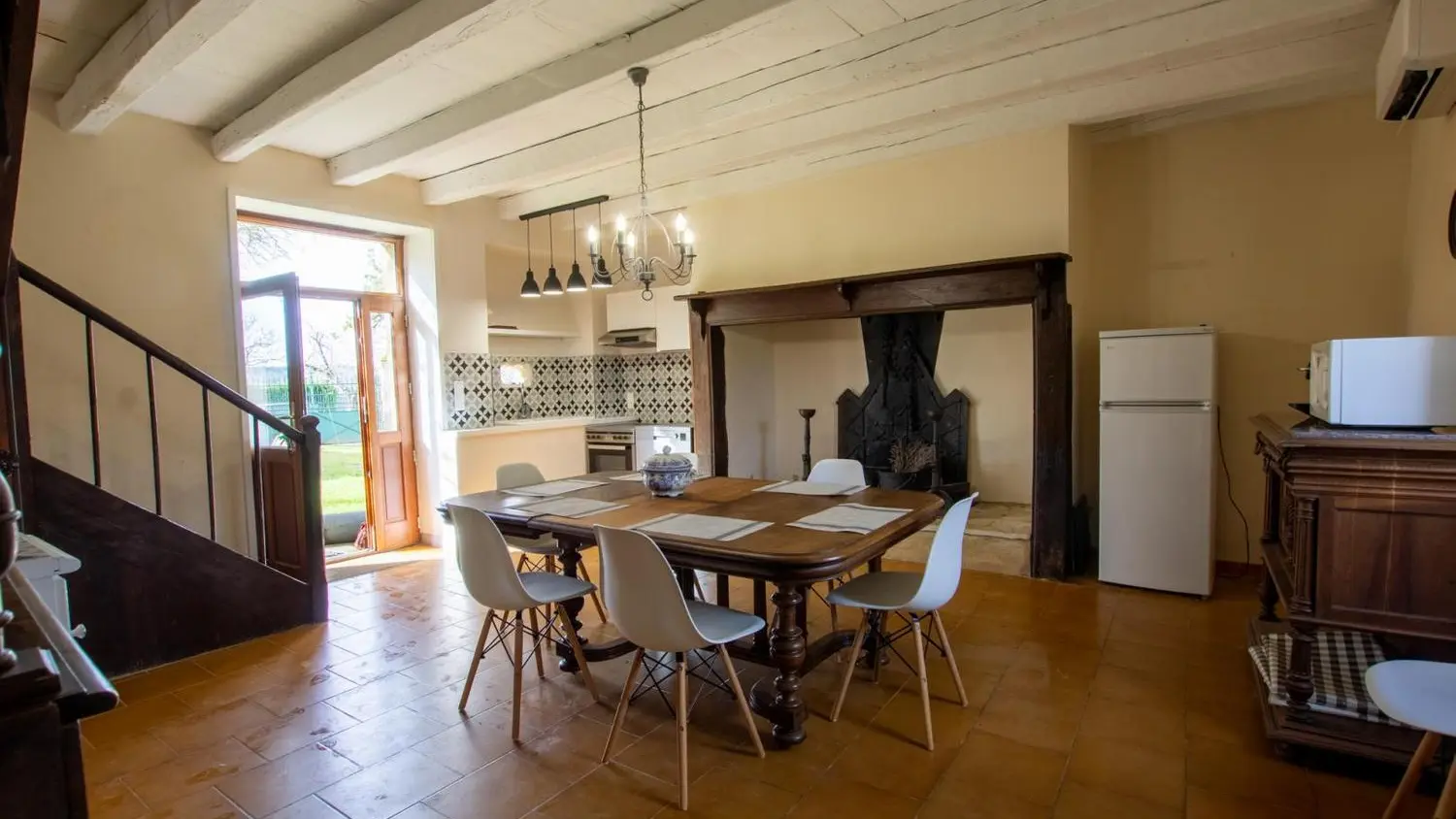 Gite Le Clos des Vigié salle à manger