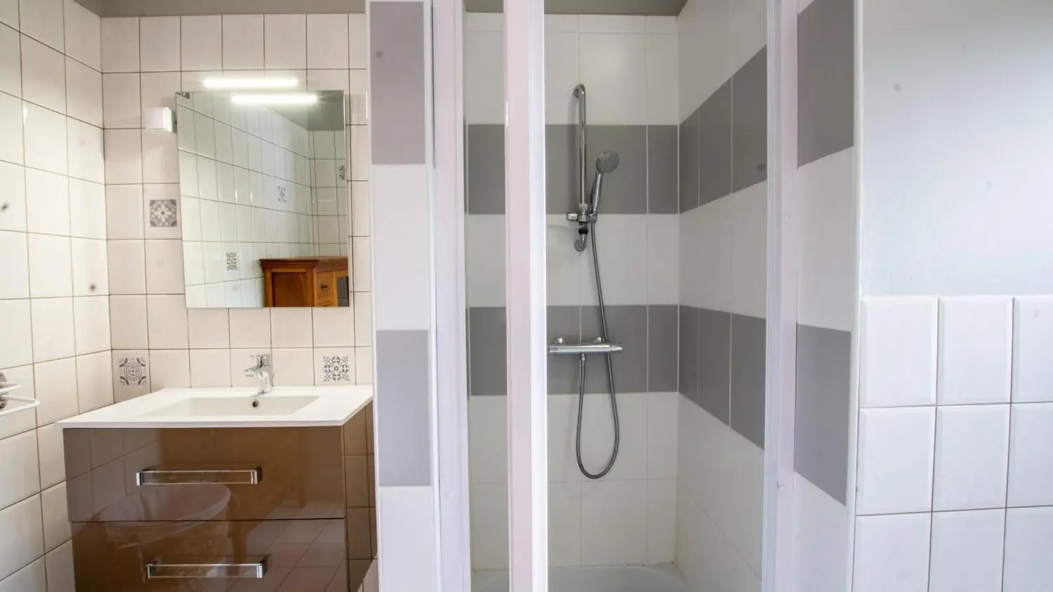 Gite les chataigniers salle de bain