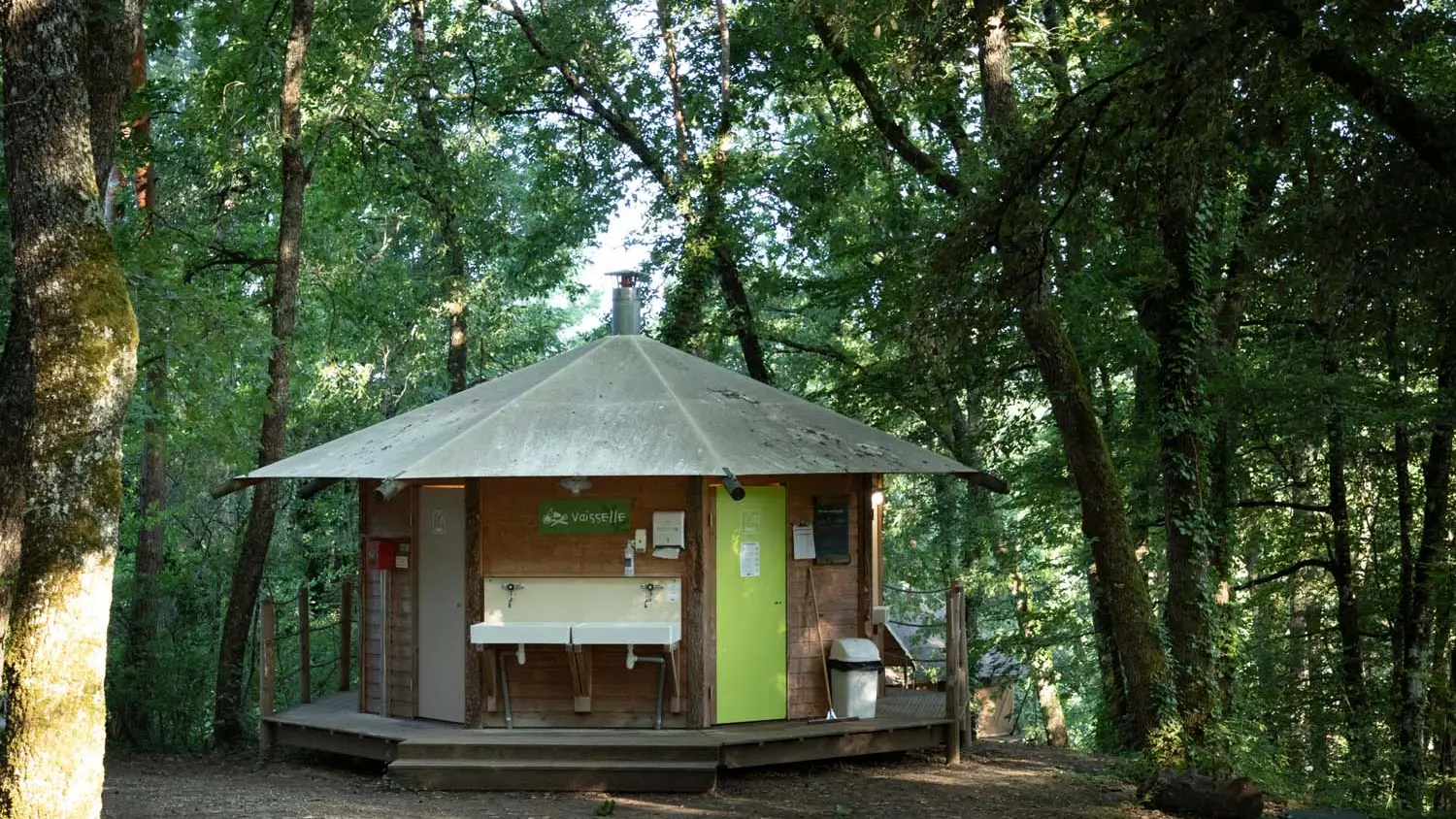 HUTTOPIA_-_CAMPING_-_SARLAT-