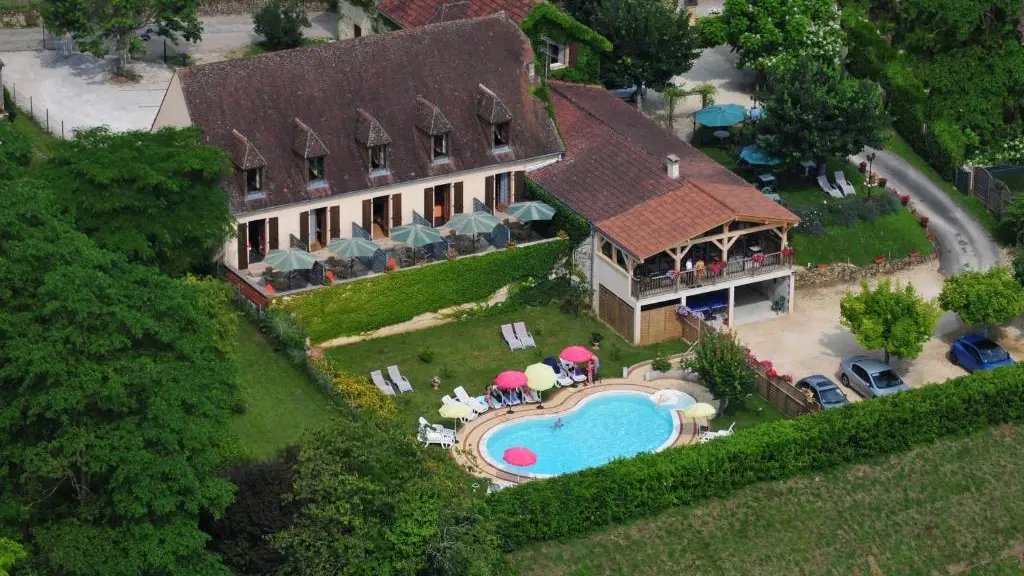 Hôtel Aux Cyprès 1