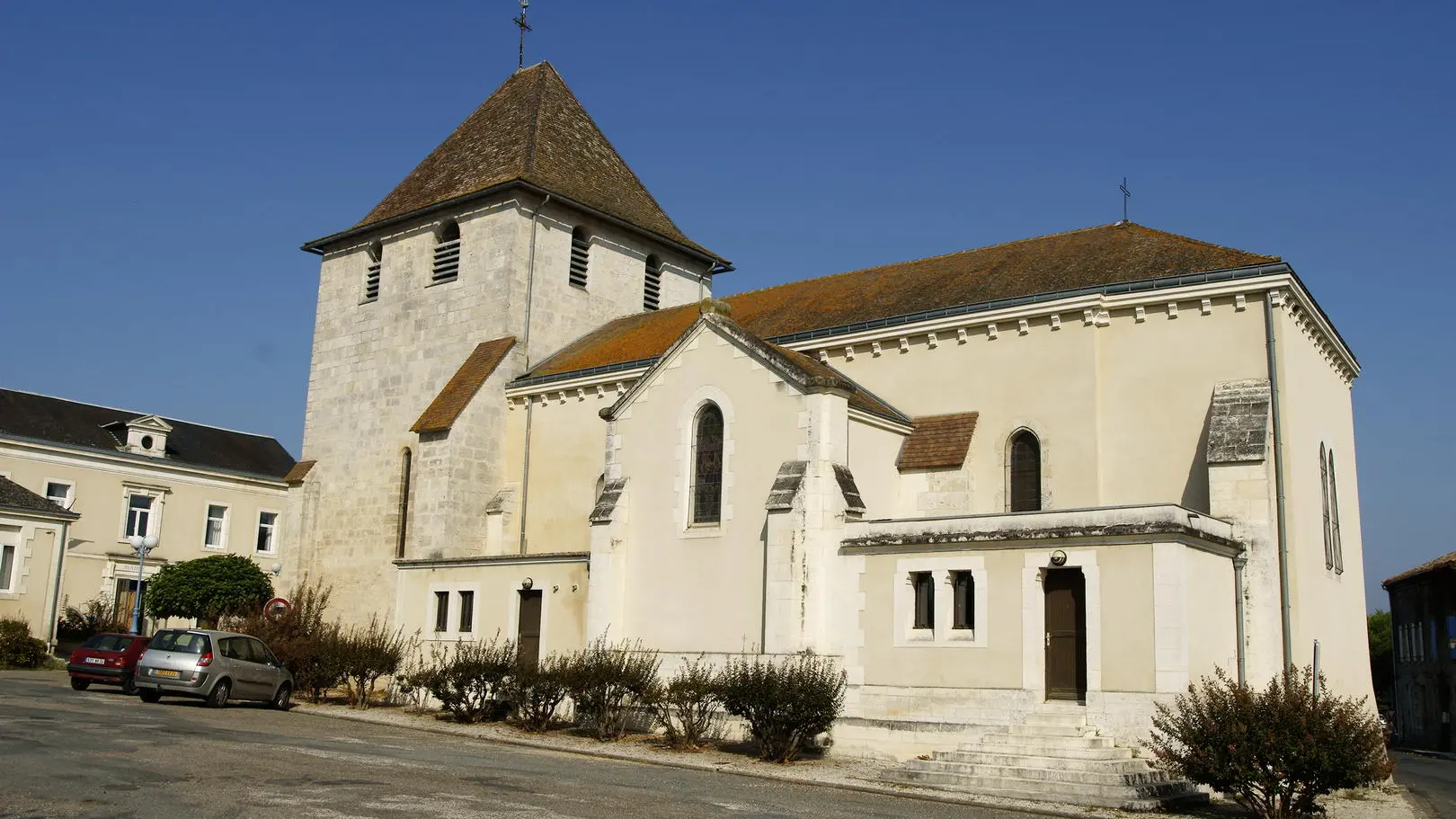 L'église de St Martial d'Artenset