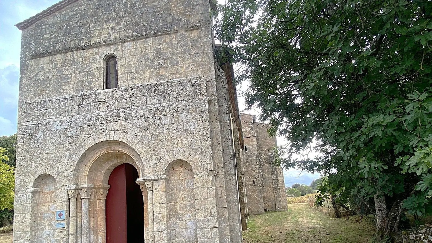 LA CHAPELLE-SAINT-ROBERT-Boucle Romane-Eglise 3