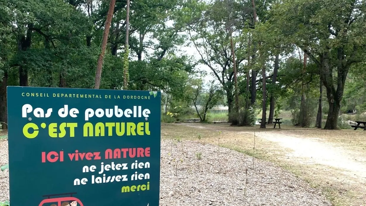 LA JEMAYE-PONTEYRAUD-Boucle du Grand étang-Chemin-Poteau 2