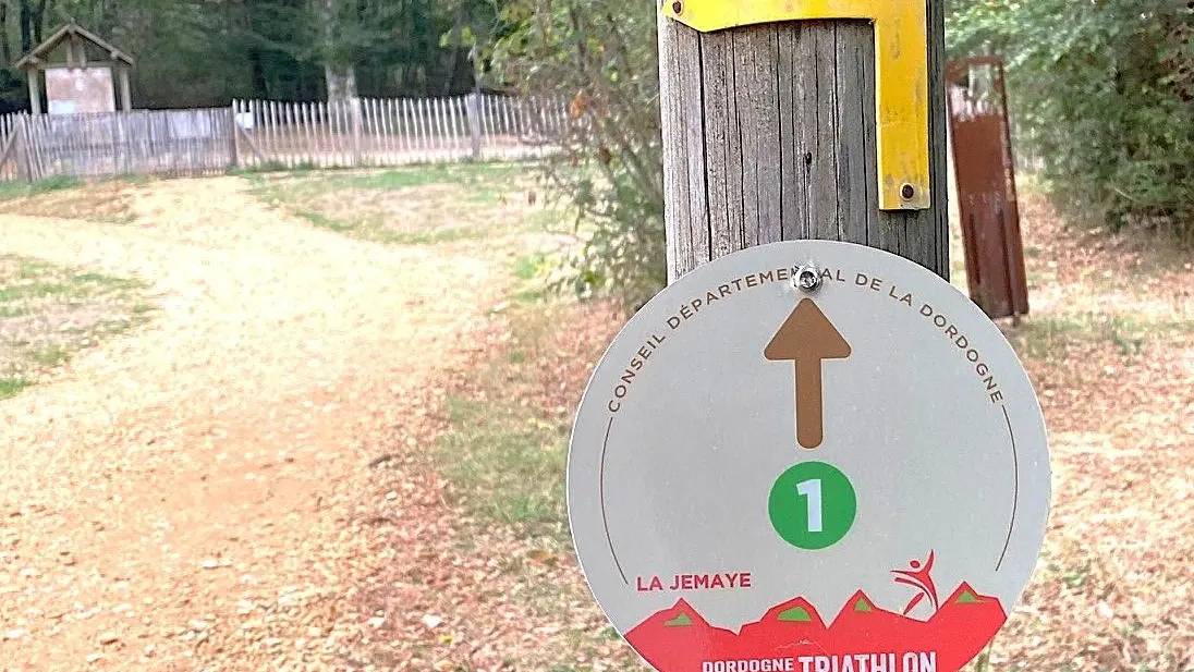 LA JEMAYE-PONTEYRAUD-Boucle du Grand étang-Chemin-Poteau