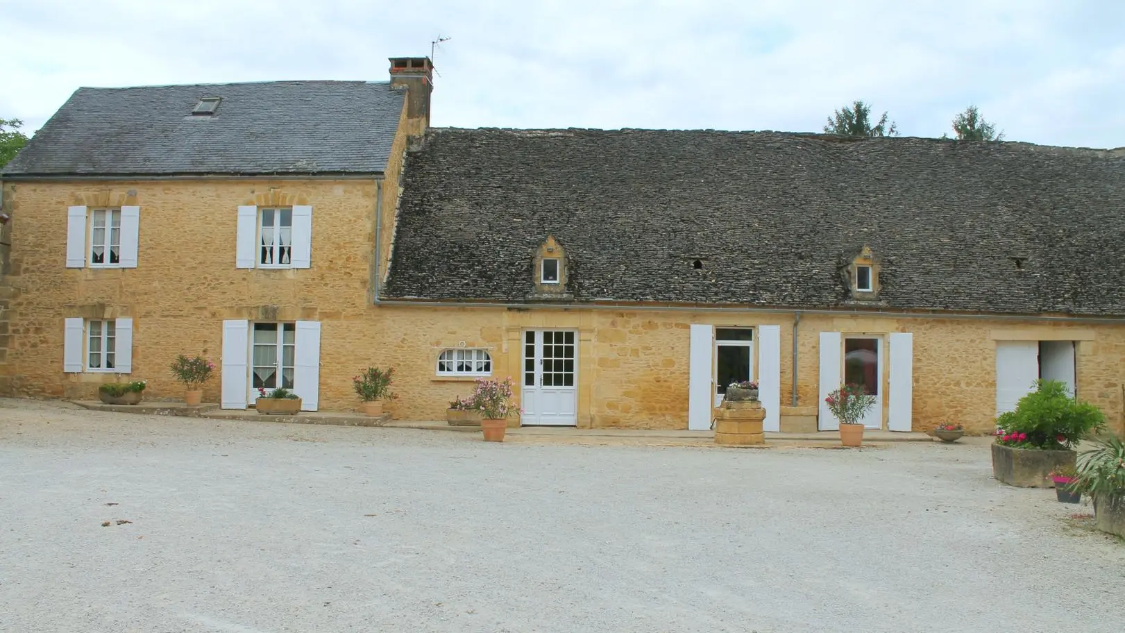 LE PIGEONNIER grand gite avec psiicne privée à Marcillas St Quentin 10