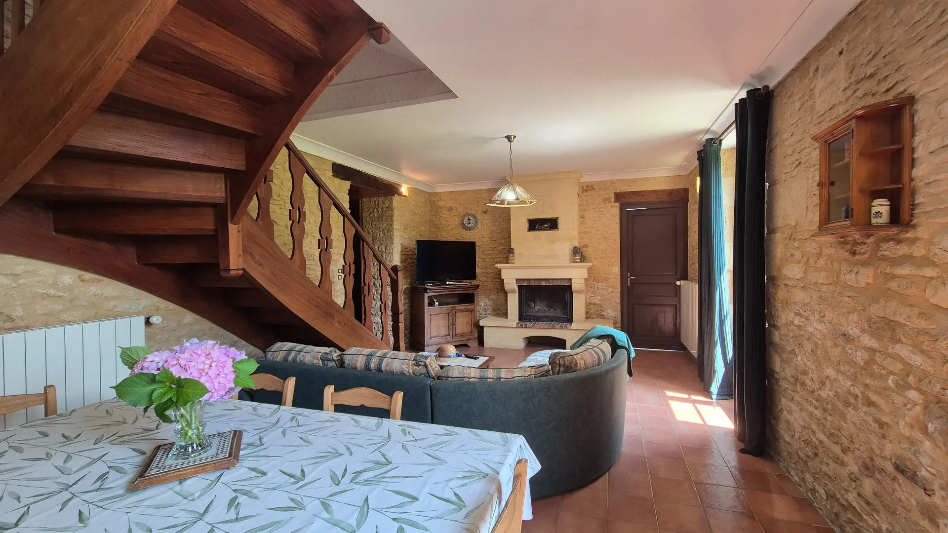 LES GLYCINES avec piscine privée à Sarlat (5)