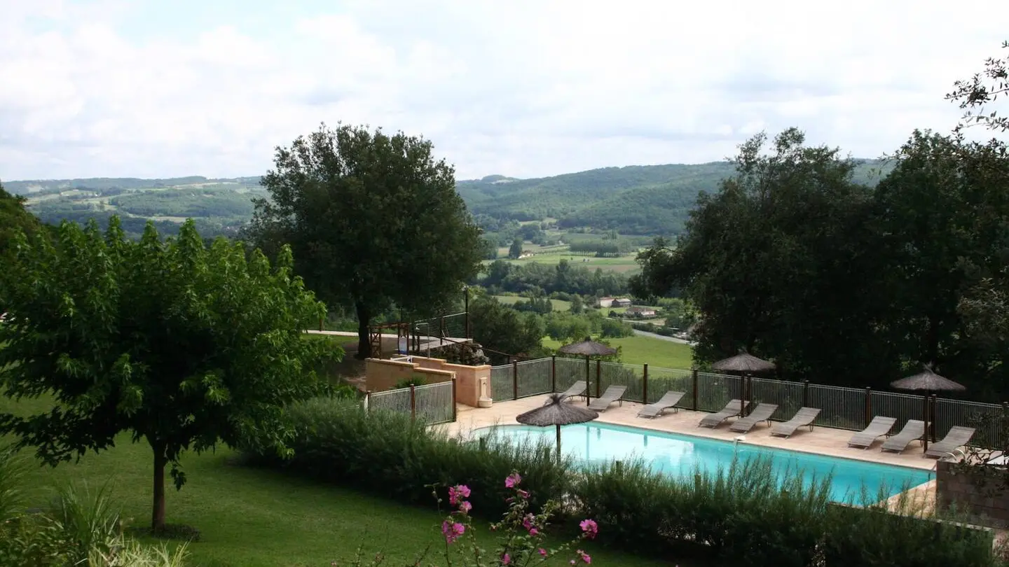 La vue et la piscine