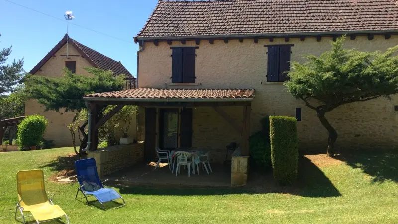 Lapervoisie2_location_avec_piscine_a_partager_en_camapgne2