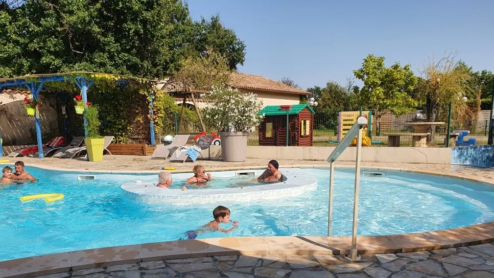 Les-Cottages-St-Rémy-piscine