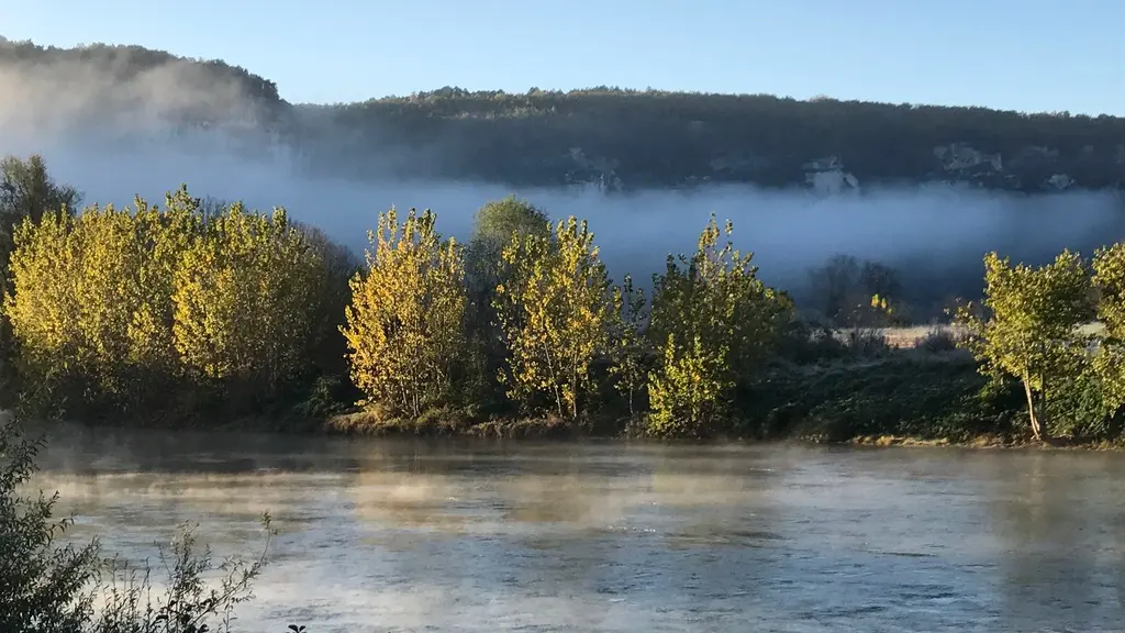 Les-Eyzies-Bord-de-Vezere-Automne-A 2