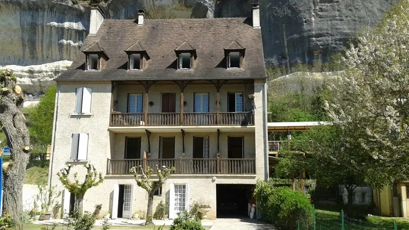 Les Eyzies_Chambres Les Falaises façade arrière 2