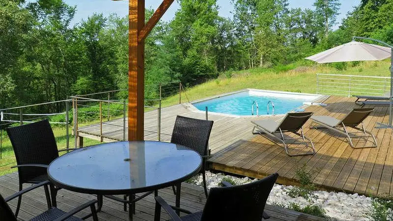 Les_combes_gite_pierre_piscine_privée3
