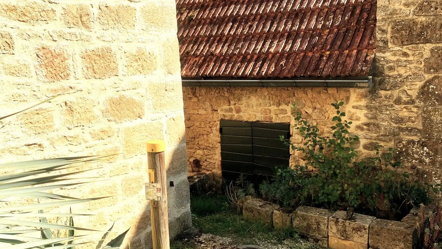 MARCILLAC-SAINT-QUENTIN-Boucle de Marcillac-Village-Poteau