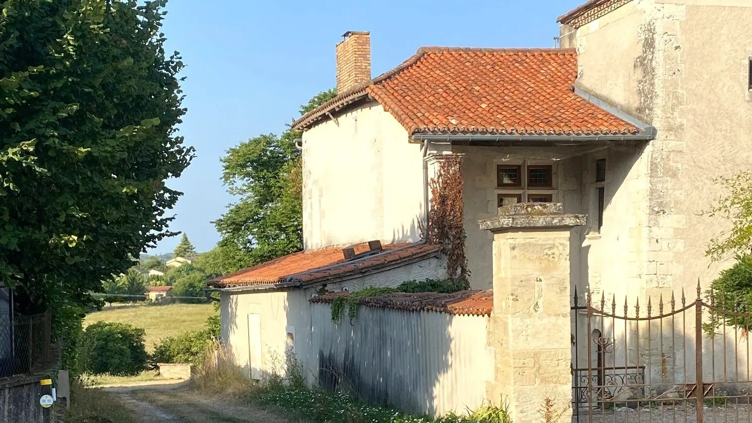 MENSIGNAC-Boucle des vergers-Chemin-Poteau