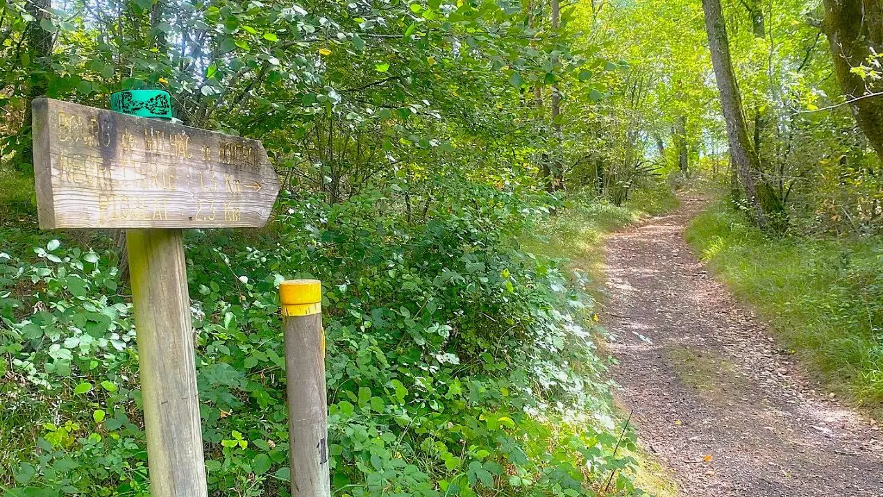 MILHAC-DE-NONTRON-Boucle de Chadeuil-Chemin-Poteau