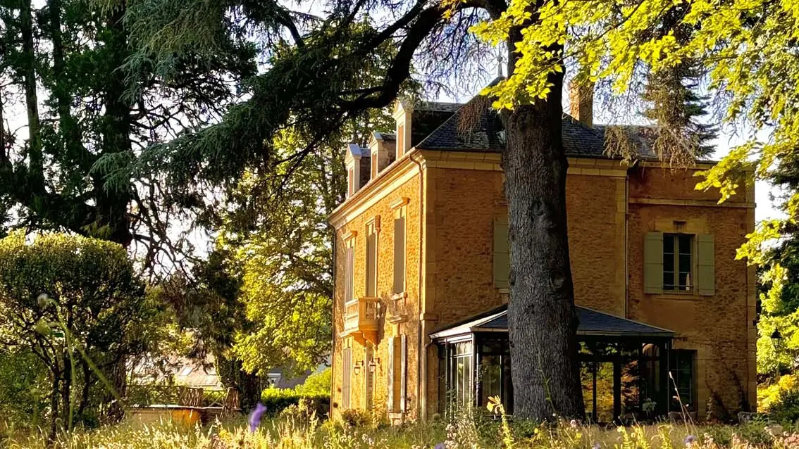 Maison depuis la prairie