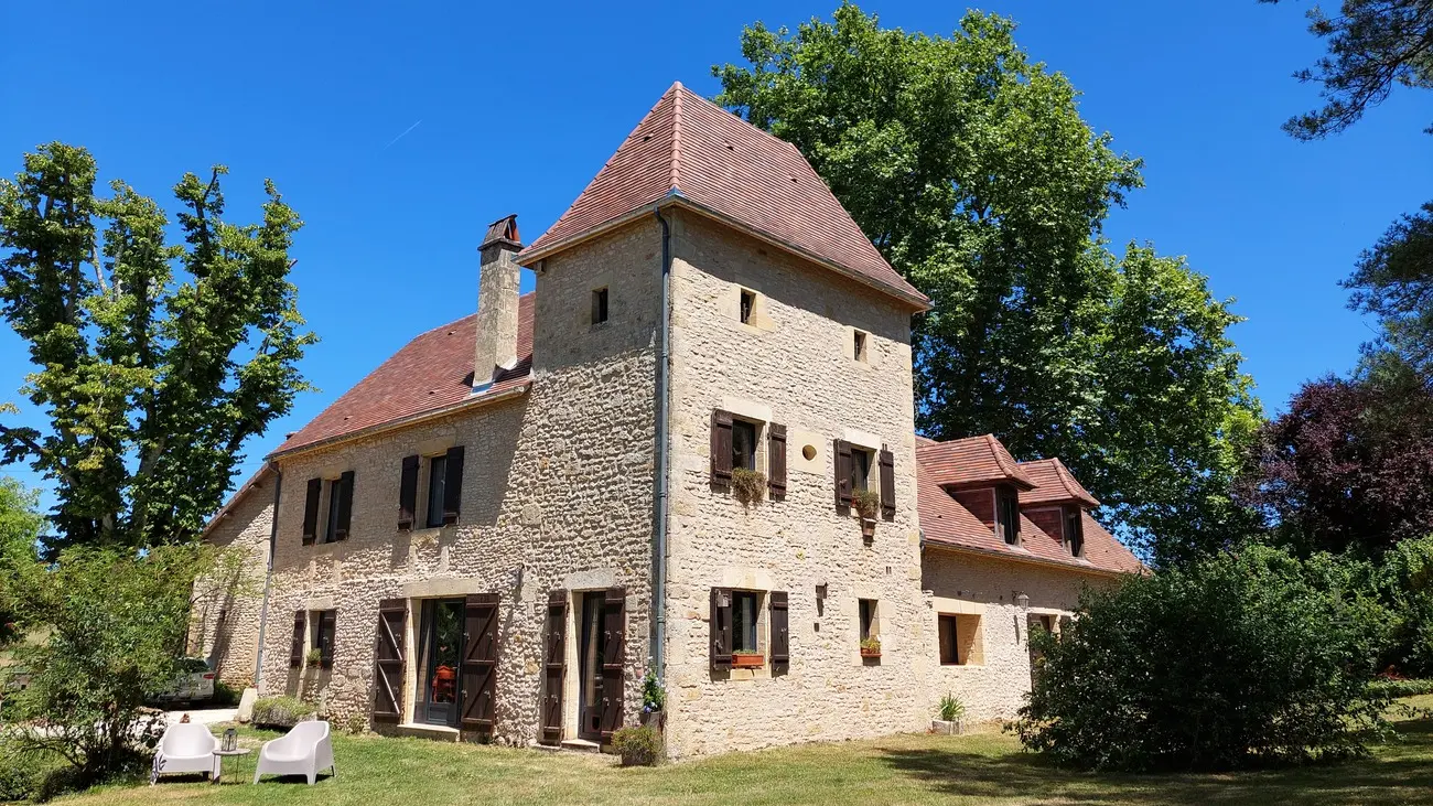 Montignac_La Ferme des petites oreilles_la maison et sa tour_janvier 2024©fermedespetitesoreilles 2