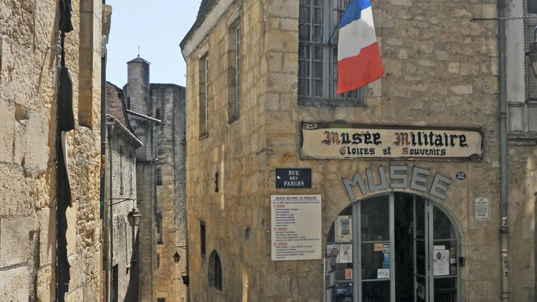 Musée militaire facade ©Musée militaire