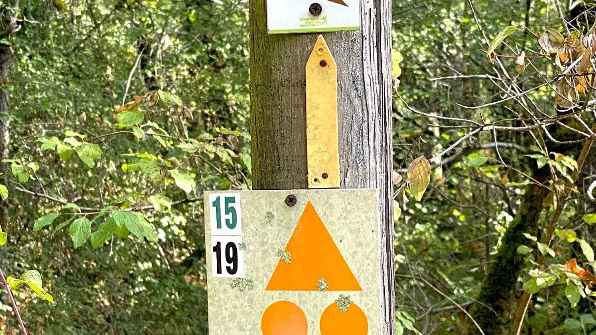 PAUSSAC SAINT VIVIEN-Boucle de la Verrerie-Poteau