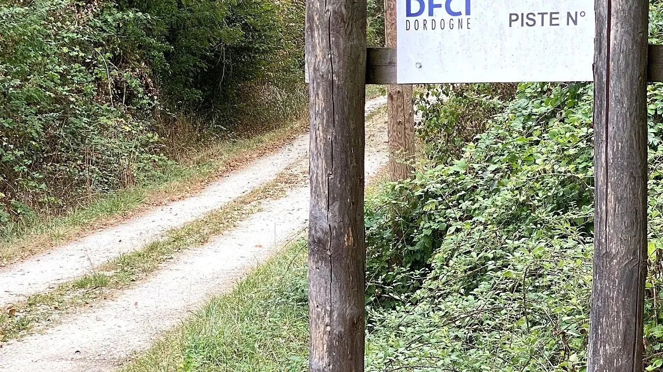 PONTEYRAUD-boucle de la Cote-Chemin-Poteau