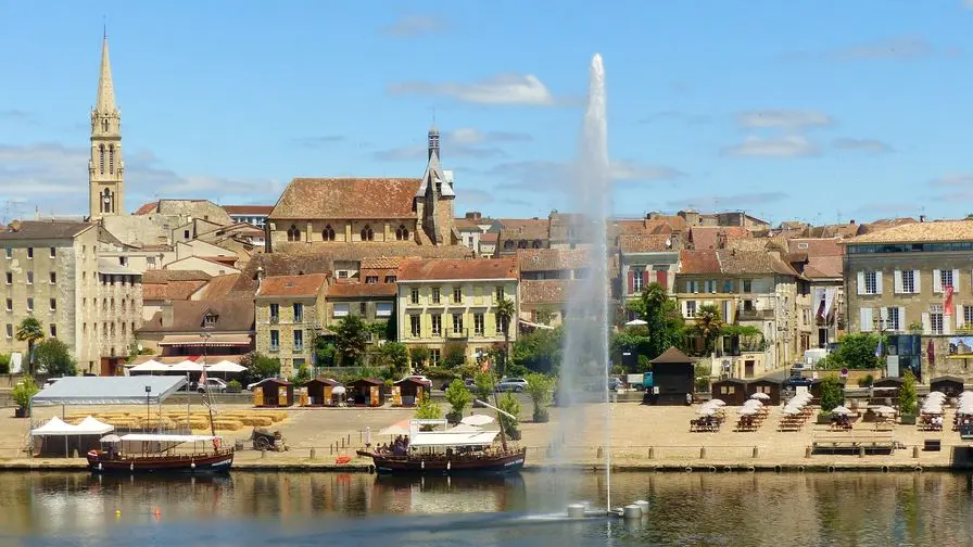 PORT BERGERAC la pelouse ok