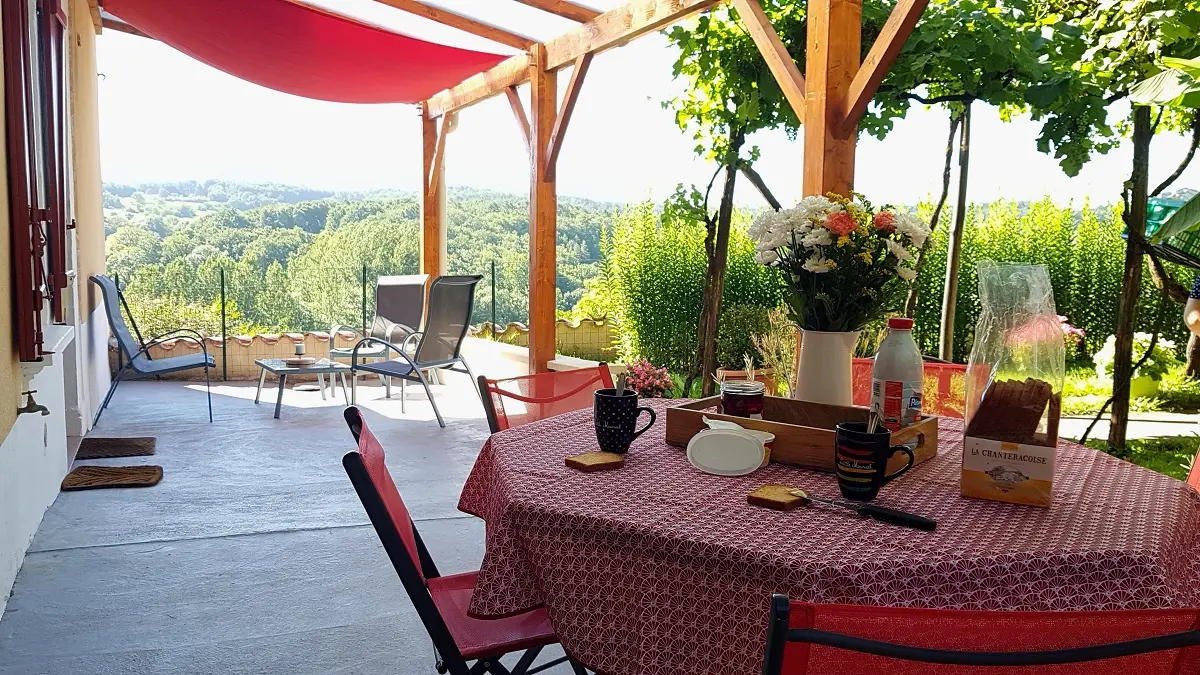 Logis-de-Marthe-La table du petit-déjeuner