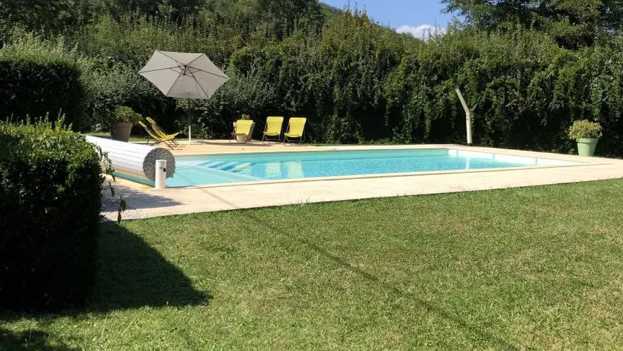 Piscine gite La Bergerie de Bouch