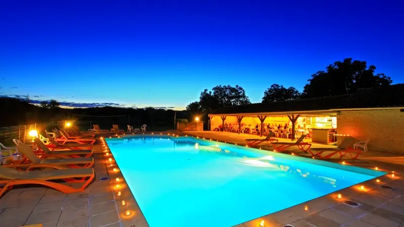 Piscine la nuit redim site et sirta