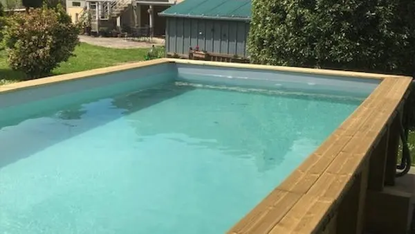 Psicine avec vue sur la maison Ecole Buissonnière Dordogne Perigord