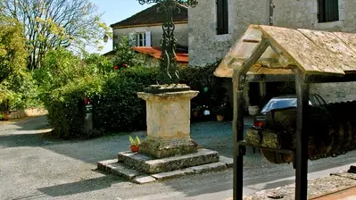 Puits Croix Bourg Boisse 07-10 01