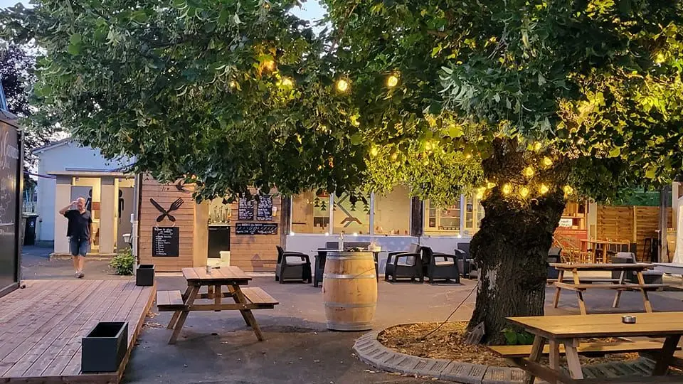 Restaurant-l'ecoledesgourmands-Moulin-Neuf-extérieur