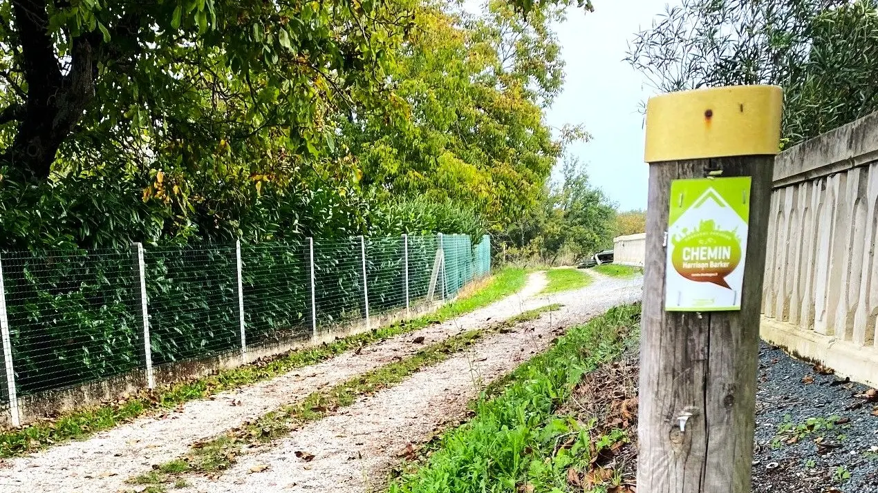SAINT-JULIEN-DE-BOURDEILLES-Boucle de Saint Julien-Chemin-Poteau 2
