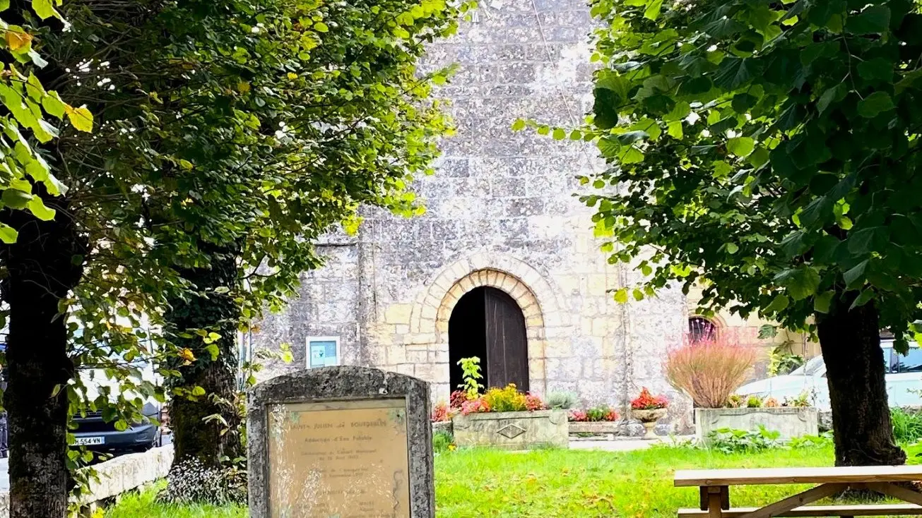 SAINT-JULIEN-DE-BOURDEILLES-Boucle de Saint Julien-Eglise