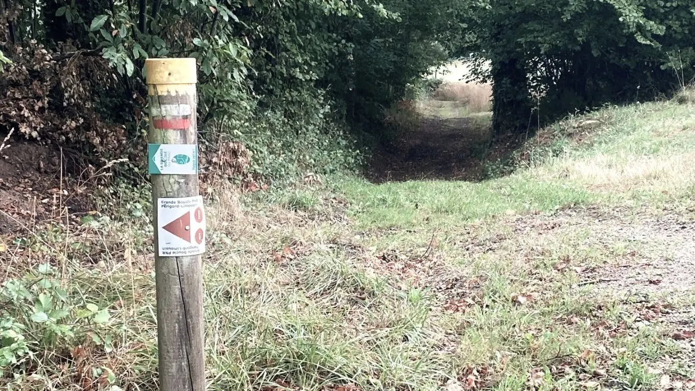 SAINT-SAUD-LACOUSSIERE-Boucle de la Valade-Chemin-Poteau