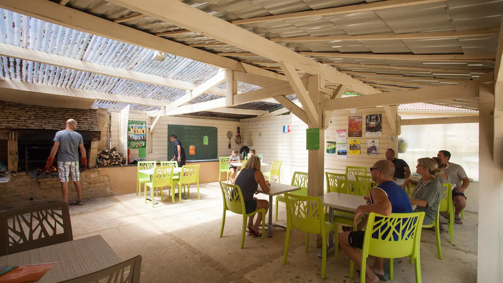 Salle-restaurant---Les-Hauts-de-Calviac