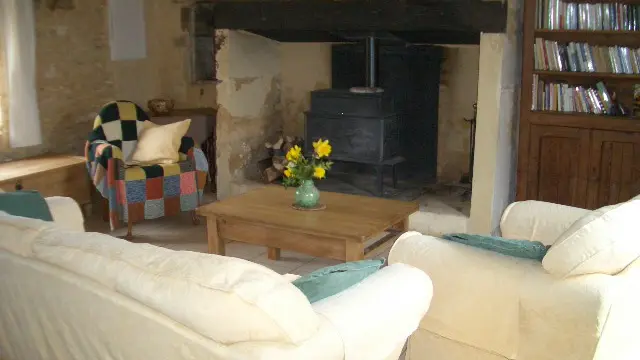 Salon 2 gîte la Salamandre