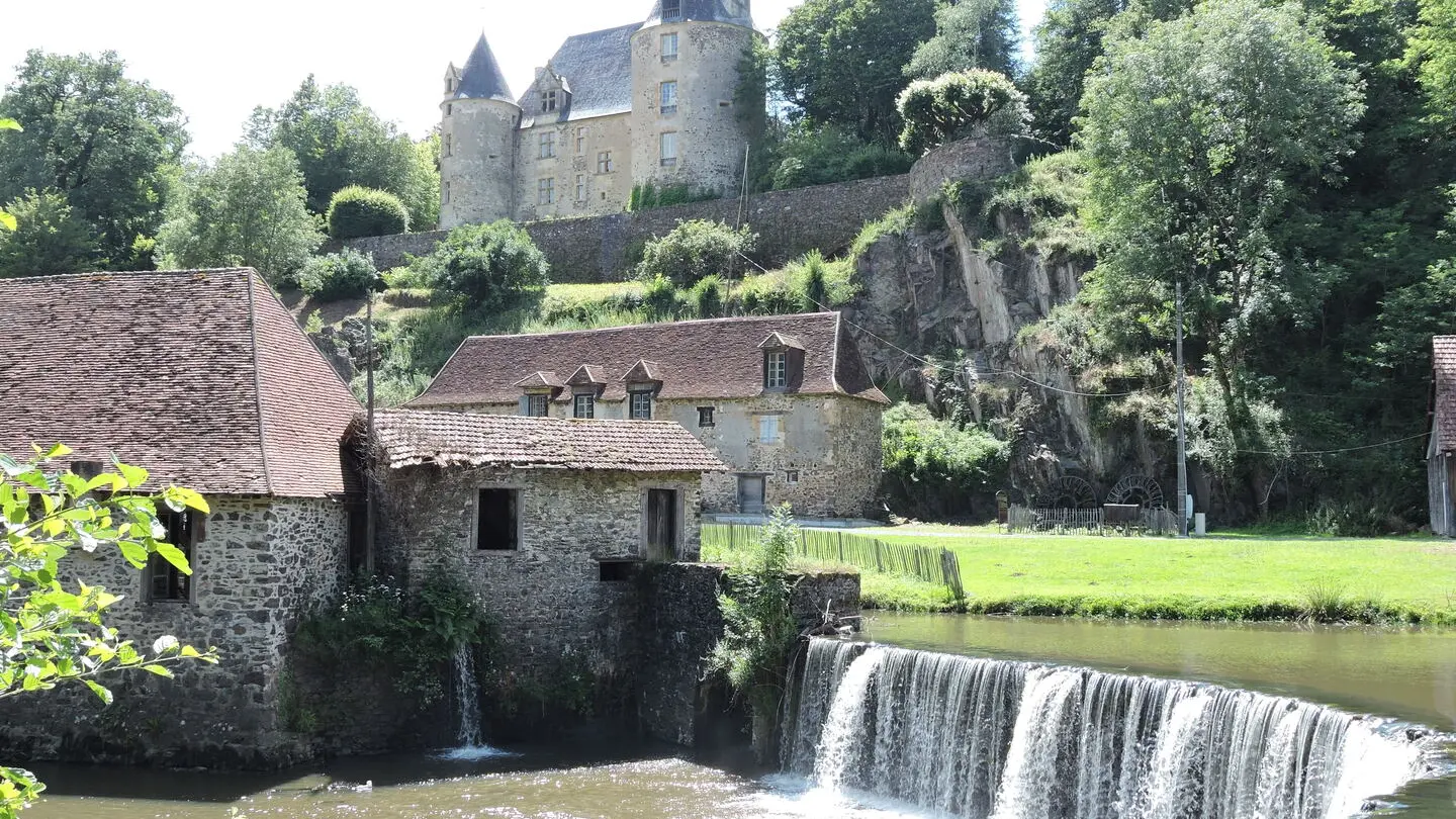 Savignac-Lédrier château forge