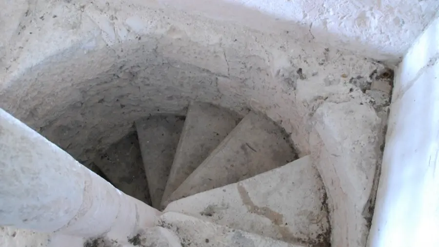 St-Astier-escalier-clocher